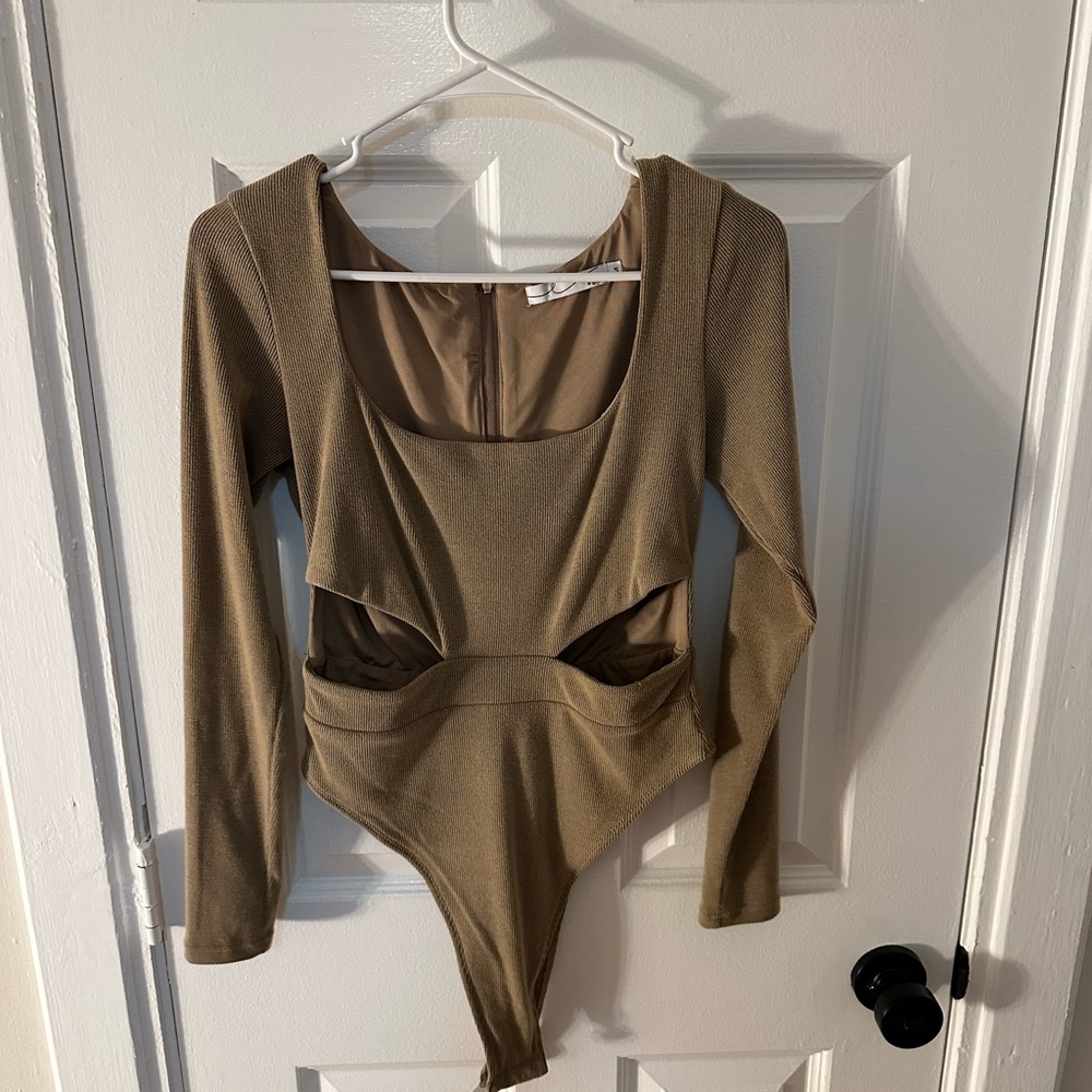 Ribbed bodysuit with cutouts